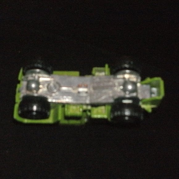 Collectible 1983 Hot Wheels Green OshKosh Snow Plow ~ Rare - Picture 5 of 6